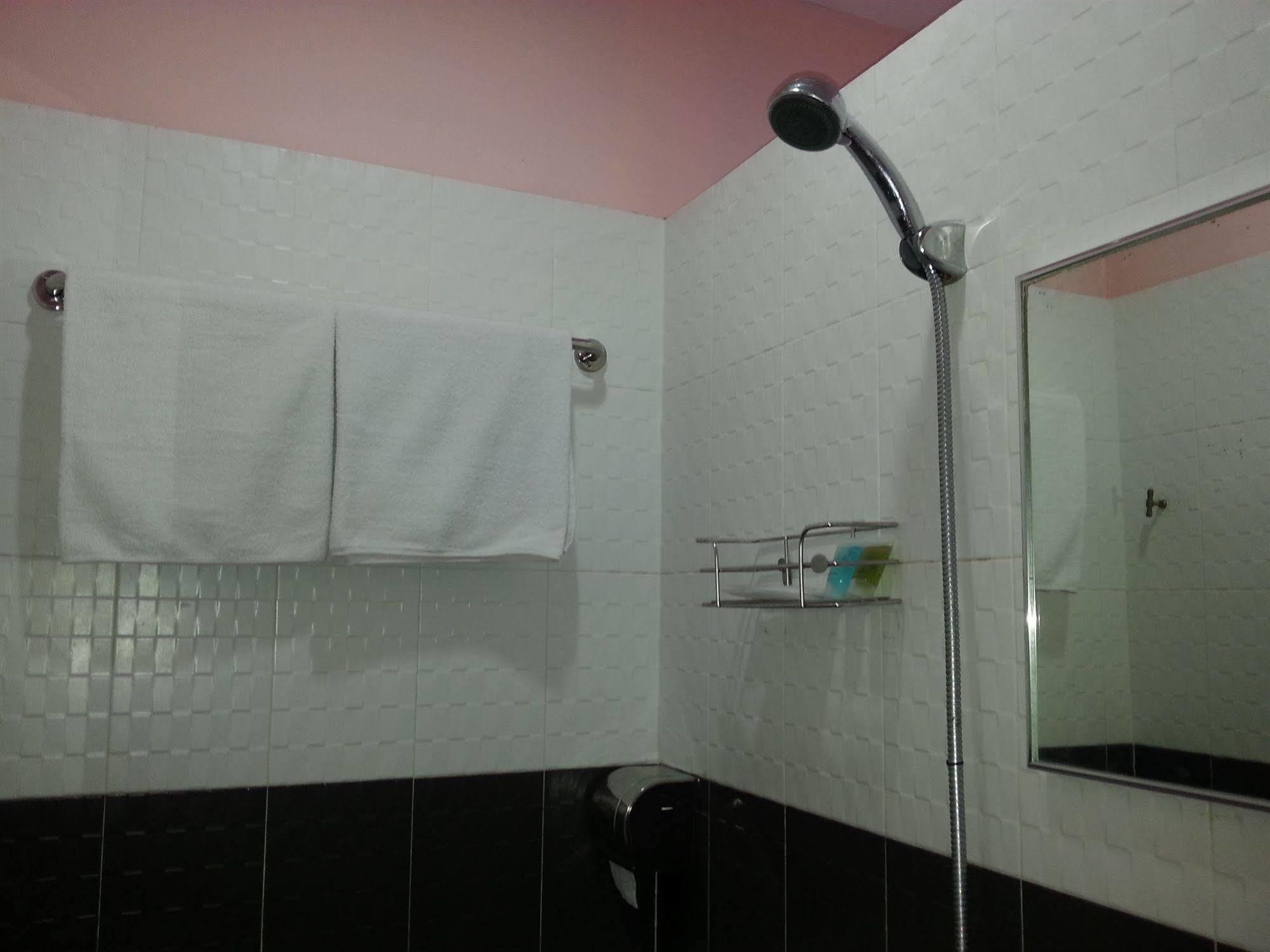Lucky Hotel Джохор Бахру Екстериор снимка